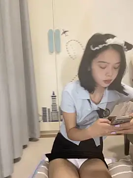 qiqi x online show from September 18, 1:24 pm