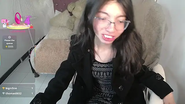 alllyson  online show from October 8, 8:39 pm