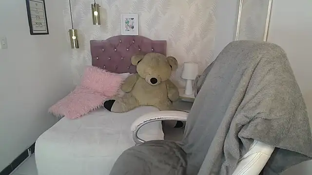 alllyson  online show from February 9, 7:51 pm