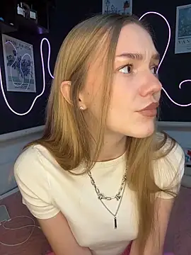 MilaMoone online show from March 6, 12:45 pm