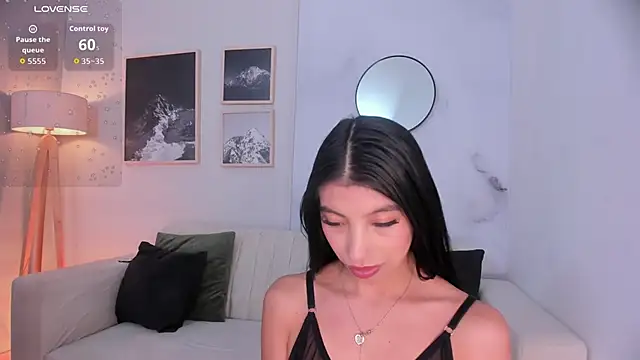 Tiffany Low online show from January 19, 1:37 pm