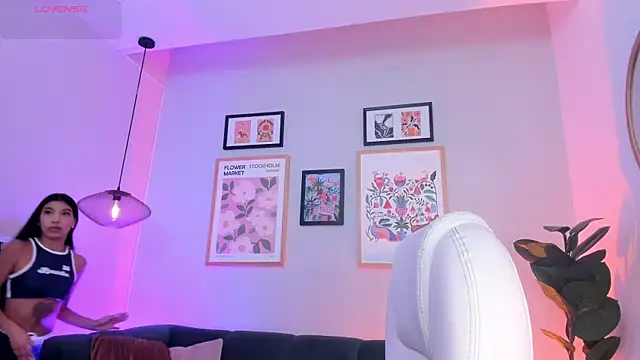 Tiffany Low online show from July 31, 12:48 pm