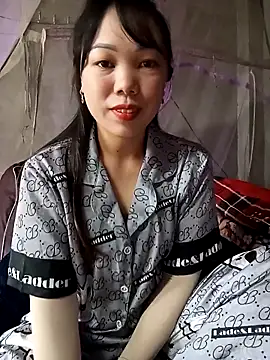 Snapshot of Tary_toot chatting on October 28, 2:48 am Tary toot online show from October 28, 2:48 am