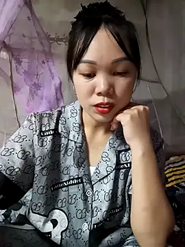 Snapshot of Tary_toot chatting on November 7, 2:11 am Tary toot online show from November 7, 2:11 am