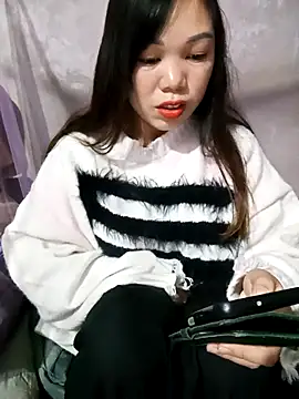 Snapshot of Tary_toot chatting on December 3, 11:25 pm Tary toot online show from December 3, 11:25 pm