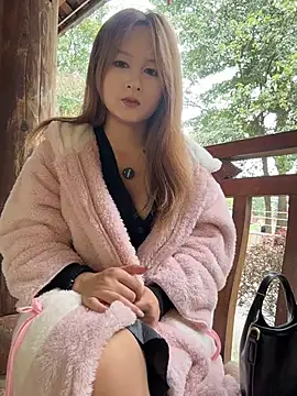 Snapshot of yuki_june chatting on March 3, 8:42 am yuki june online show from March 3, 8:42 am