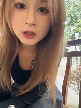 Snapshot of yuki_june chatting on March 5, 8:10 am yuki june online show from March 5, 8:10 am