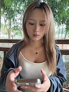 Snapshot of yuki_june chatting on April 25, 6:27 am yuki june online show from April 25, 6:27 am