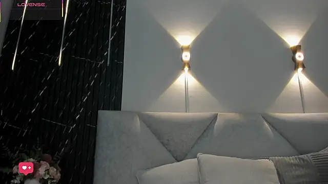 Naomi Rousse online show from June 9, 1:23 pm