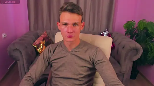 AdamGold01 online show from September 21, 1:46 pm