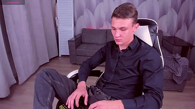 AdamGold01 online show from October 2, 6:37 pm