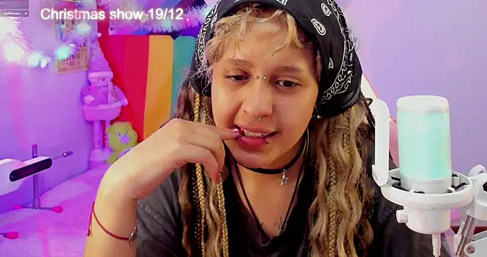 NekoWaifu online show from December 18, 2:01 pm