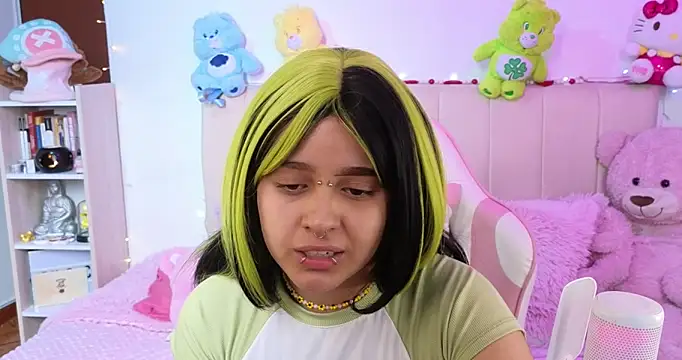 Snapshot of NekoWaifu chatting on February 18, 2:24 pm NekoWaifu online show from February 18, 2:24 pm