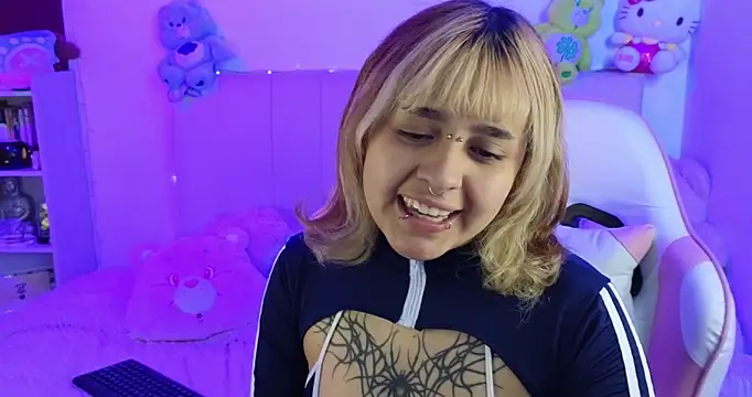 Snapshot of NekoWaifu chatting on February 23, 2:14 pm NekoWaifu online show from February 23, 2:14 pm