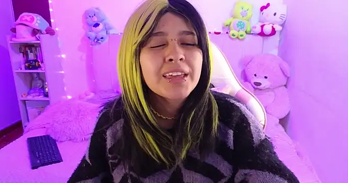 Snapshot of NekoWaifu chatting on February 24, 1:42 pm NekoWaifu online show from February 24, 1:42 pm