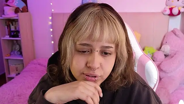 Snapshot of NekoWaifu chatting on March 24, 2:33 pm NekoWaifu online show from March 24, 2:33 pm