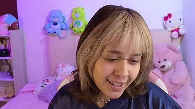 Snapshot of NekoWaifu chatting on April 6, 2:29 pm NekoWaifu online show from April 6, 2:29 pm