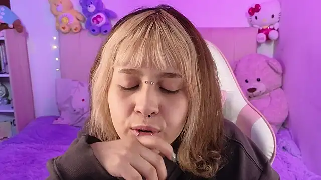 NekoWaifu online show from May 29, 2:48 pm