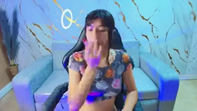 Isabella Blondetf online show from October 20, 1:00 pm