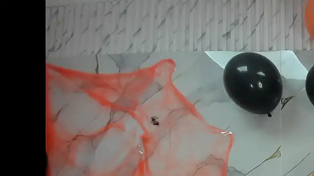 Isabella Blondetf online show from October 28, 8:00 pm