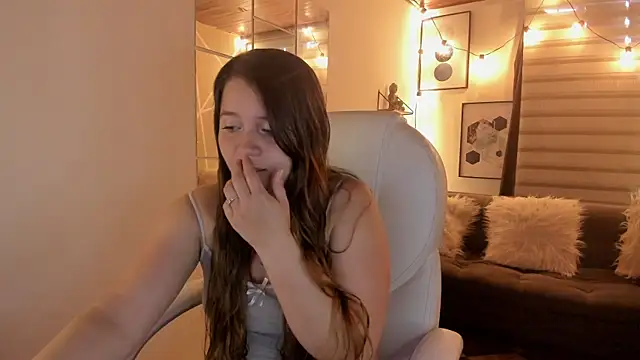 Snapshot of sophiee09_ chatting on October 16, 1:56 pm sophiee09 online show from October 16, 1:56 pm