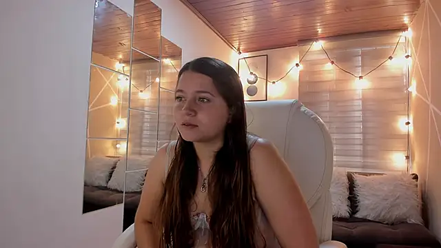 Snapshot of sophiee09_ chatting on October 25, 1:40 pm sophiee09 online show from October 25, 1:40 pm