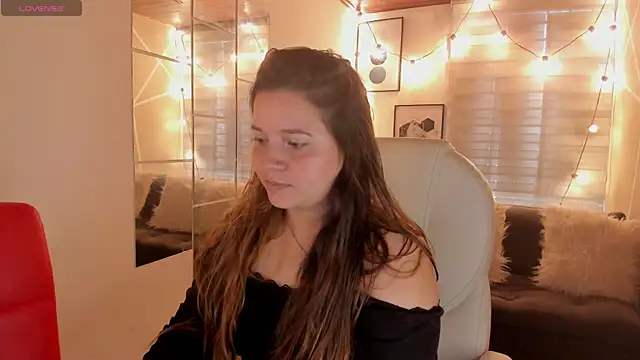 Snapshot of sophiee09_ chatting on November 19, 1:33 pm sophiee09 online show from November 19, 1:33 pm