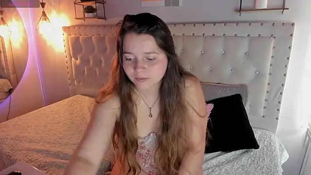 Snapshot of sophiee09_ chatting on December 2, 1:28 pm sophiee09 online show from December 2, 1:28 pm