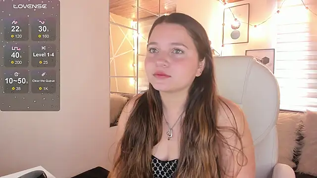 Snapshot of sophiee09_ chatting on December 15, 1:48 pm sophiee09 online show from December 15, 1:48 pm