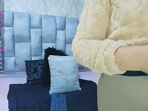 sofiagutierrez   online show from October 2, 2:07 am