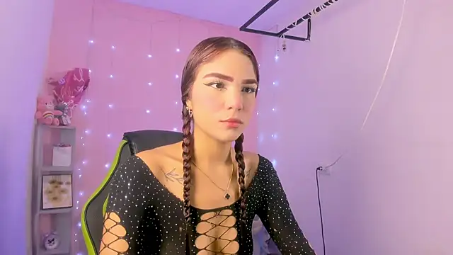 Snapshot of ashlysmith_01 chatting on October 6, 4:10 am ashlysmith 01 online show from October 6, 4:10 am