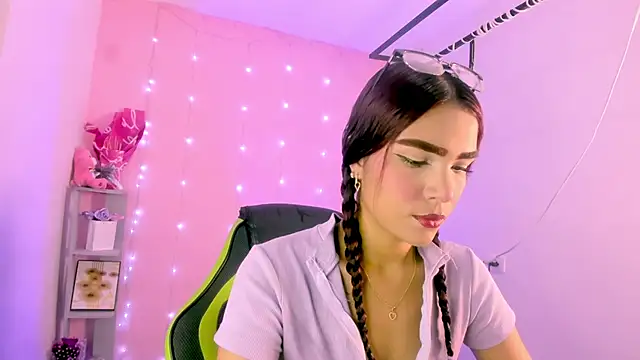 Snapshot of ashlysmith_01 chatting on November 4, 1:48 am ashlysmith 01 online show from November 4, 1:48 am