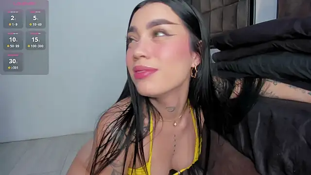 Snapshot of Scarlet__Jones_ chatting on April 21, 5:36 am Scarlet Jones online show from April 21, 5:36 am