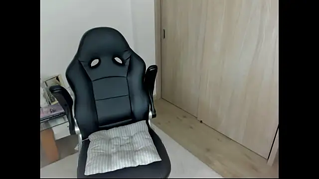 Biscuit oliva online show from September 26, 4:27 am