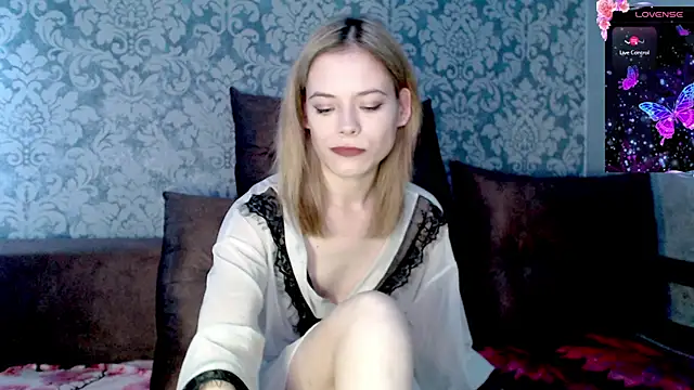 Kate  Loves online show from December 17, 7:31 pm