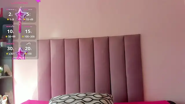 Snapshot of HoollyHendrix chatting on October 1, 7:53 pm HoollyHendrix online show from October 1, 7:53 pm