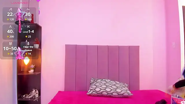 Snapshot of HoollyHendrix chatting on October 6, 8:06 pm HoollyHendrix online show from October 6, 8:06 pm