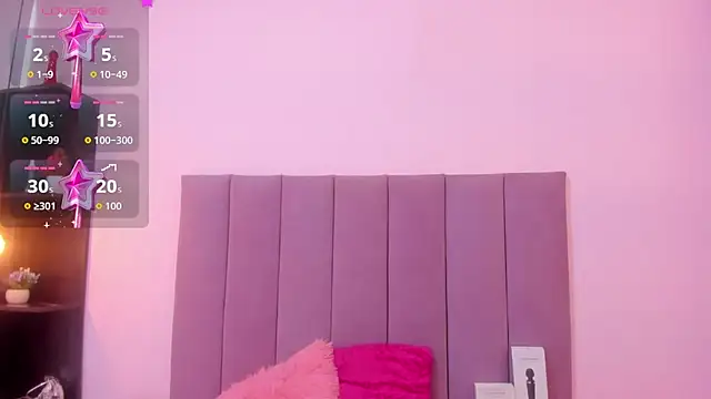 Snapshot of HoollyHendrix chatting on October 15, 8:09 pm HoollyHendrix online show from October 15, 8:09 pm