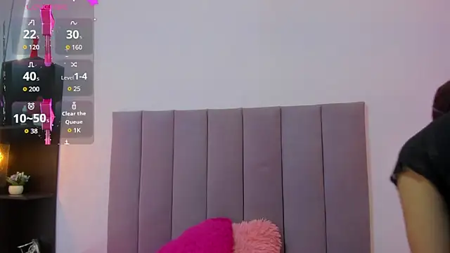 Snapshot of HoollyHendrix chatting on October 21, 7:58 pm HoollyHendrix online show from October 21, 7:58 pm