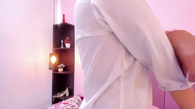 Snapshot of HoollyHendrix chatting on October 24, 8:38 pm HoollyHendrix online show from October 24, 8:38 pm