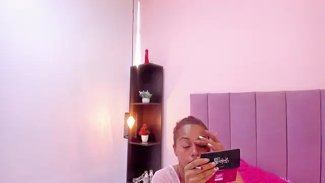 Snapshot of HoollyHendrix chatting on November 10, 8:08 pm HoollyHendrix online show from November 10, 8:08 pm