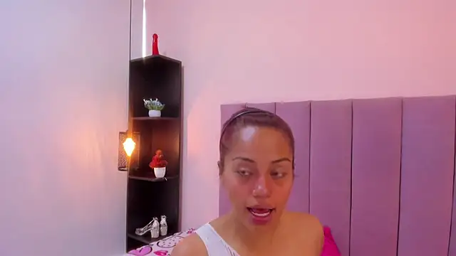 Snapshot of HoollyHendrix chatting on November 12, 8:30 pm HoollyHendrix online show from November 12, 8:30 pm