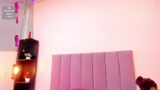 Snapshot of HoollyHendrix chatting on November 18, 8:24 pm HoollyHendrix online show from November 18, 8:24 pm