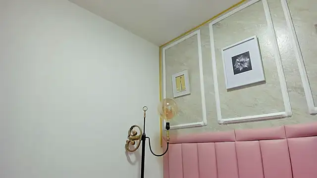 Snapshot of HoollyHendrix chatting on December 1, 8:25 pm HoollyHendrix online show from December 1, 8:25 pm