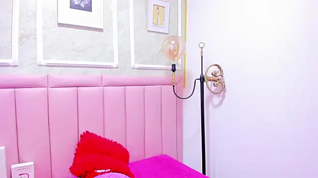 Snapshot of HoollyHendrix chatting on December 15, 8:46 pm HoollyHendrix online show from December 15, 8:46 pm