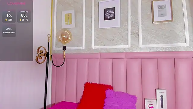 HoollyHendrix online show from February 3, 7:52 pm