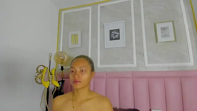 HoollyHendrix online show from February 24, 9:13 pm