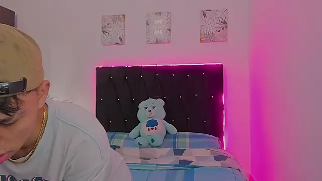 Snapshot of Zacktorres_ chatting on September 27, 10:48 pm Zacktorres online show from September 27, 10:48 pm