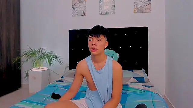 Snapshot of Zacktorres_ chatting on October 4, 6:17 pm Zacktorres online show from October 4, 6:17 pm