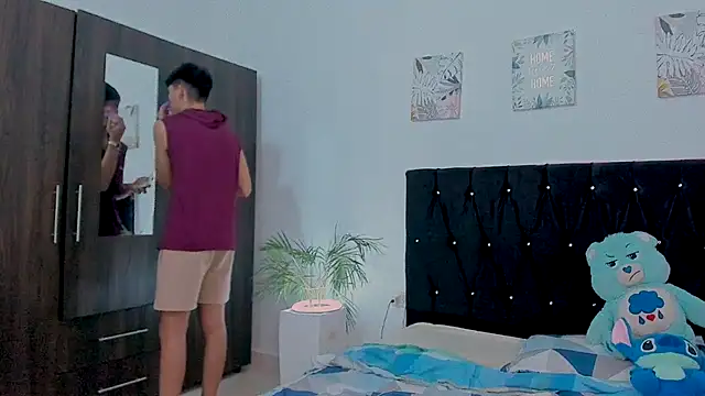 Snapshot of Zacktorres_ chatting on October 17, 12:01 am Zacktorres online show from October 17, 12:01 am